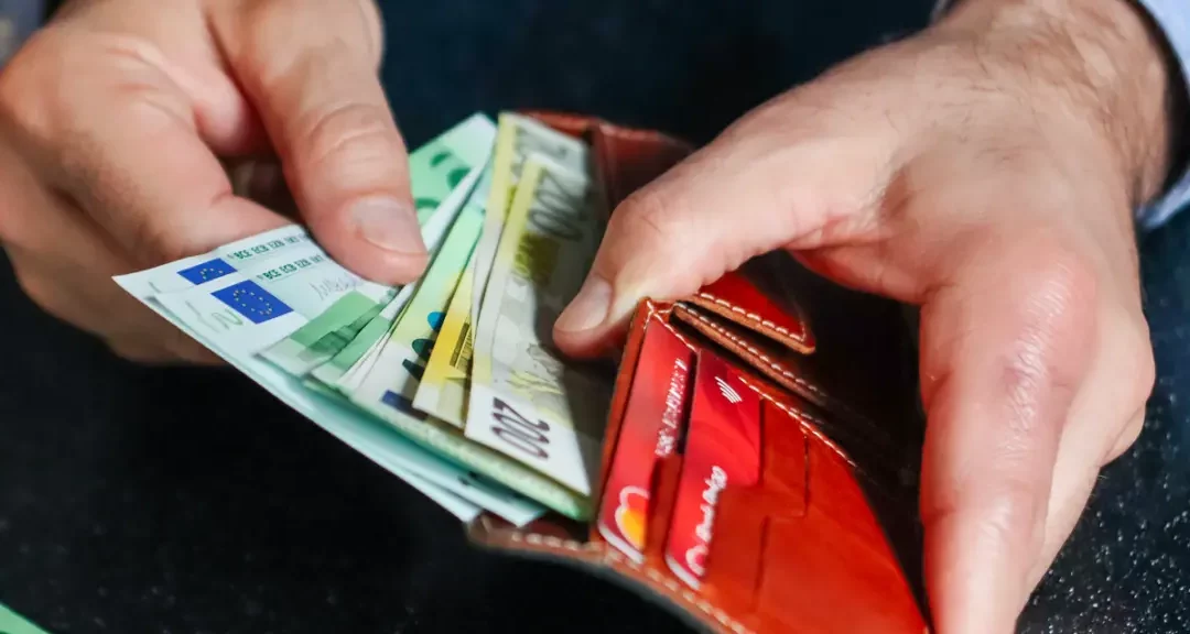 Bargeld gegen Schätze